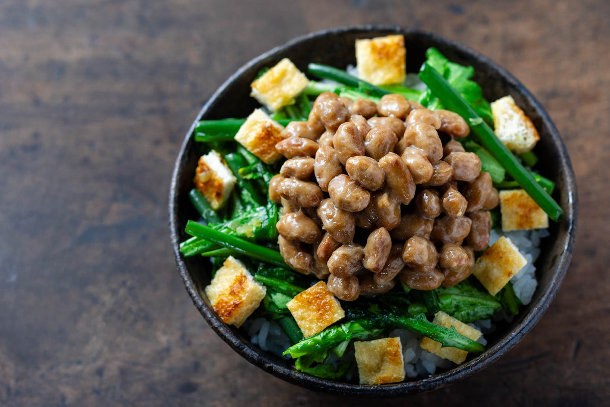 # 春菊と焼き油揚げの納豆ごはん｜目安10分