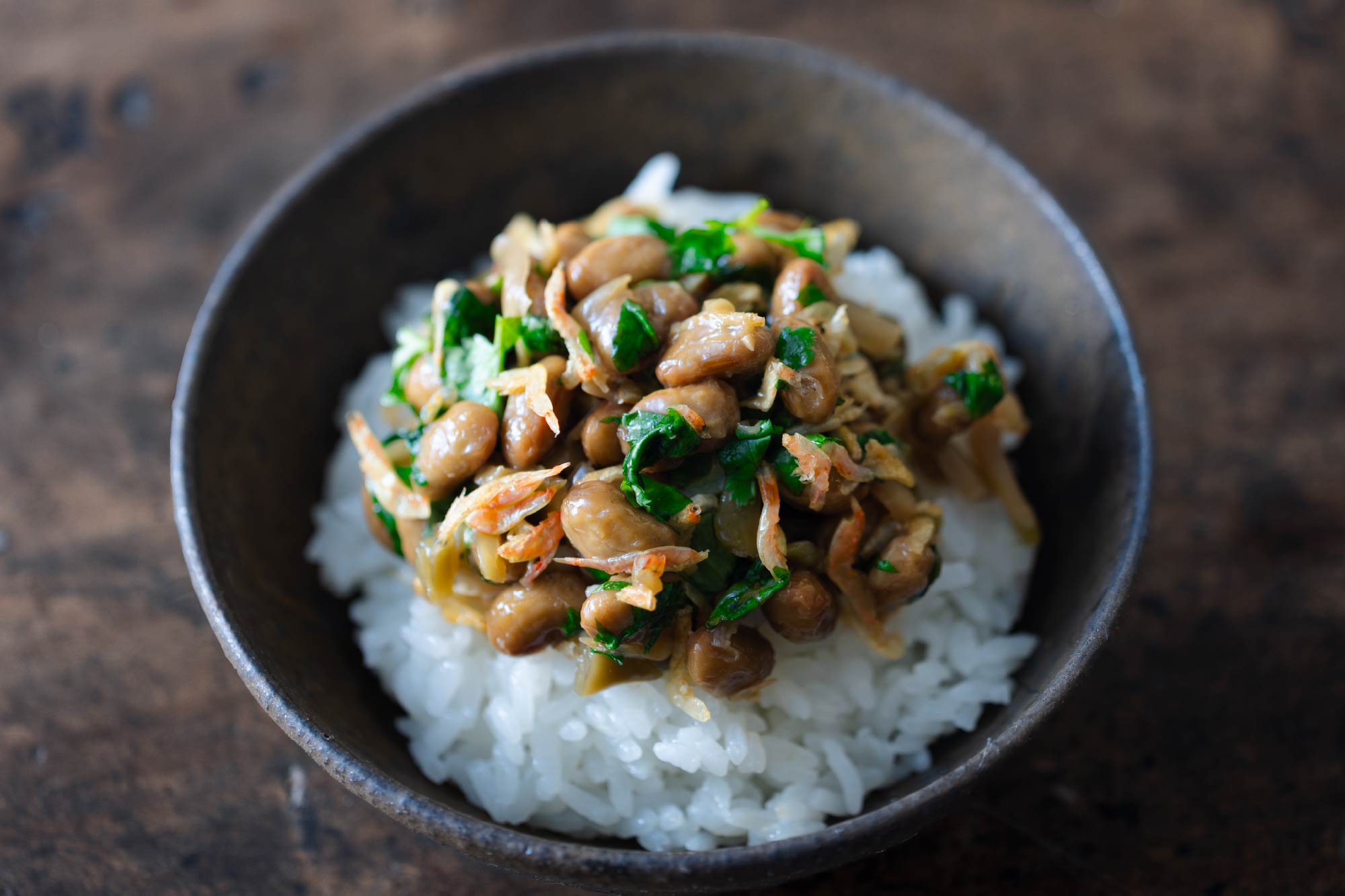 パクチーと搾菜、桜えびの納豆ごはん（所要10分）